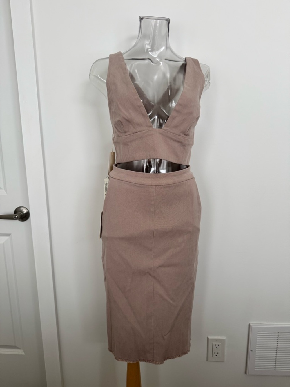 Aritzia Wilfred Two-Piece V-Neck Crop Top & Midi Skirt Set in Dusty Mauve